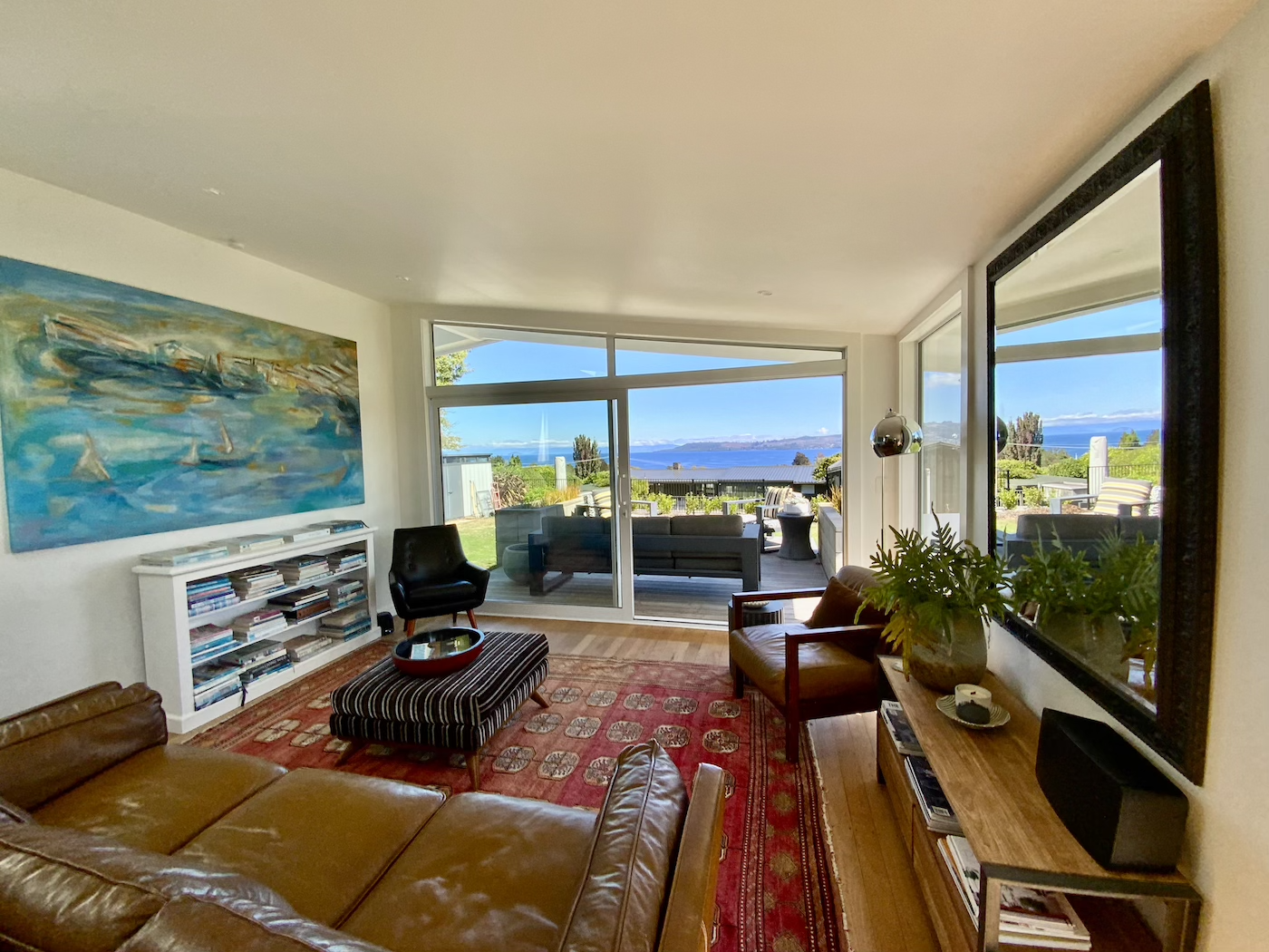 Lake_view_terrace_living2