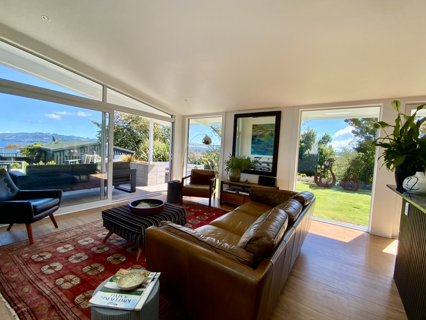Lake_view_terrace_living3